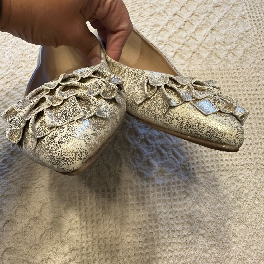 Metallic Ruffled Pointed Toe Flats - Picture 5 of 5